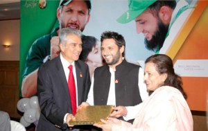 Shehnaz Wazir Ali (right) with cricket hero Shahid Afridi and Aziz Memon of Rotary Pakistan