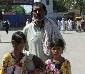 Ashiq Masih w daughters-Aasia Bibi